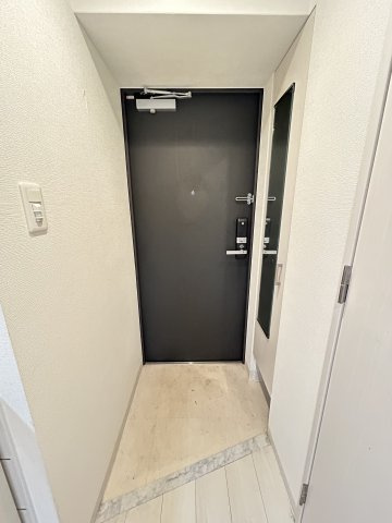 エスリード南森町ラグシスの玄関