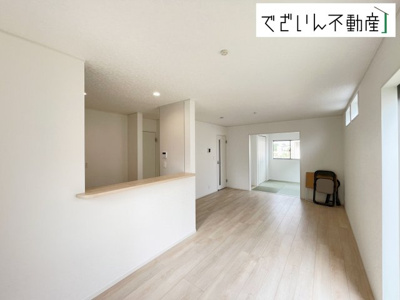 【居間・リビング】 | 上里町勅使河原　中古住宅 | ※新築時の写真
現地(2025年7月撮影)