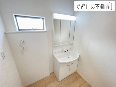 【独立洗面台】 | 上里町勅使河原　中古住宅 | ※新築時の写真
現地(2025年7月撮影)