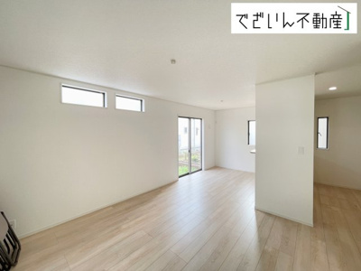 【居間・リビング】 | 上里町勅使河原　中古住宅 | ※新築時の写真
現地(2025年7月撮影)