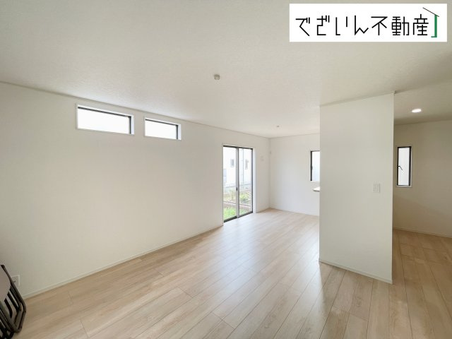 【居間・リビング】 | 上里町勅使河原　中古住宅 | ※新築時の写真
現地(2025年7月撮影)
