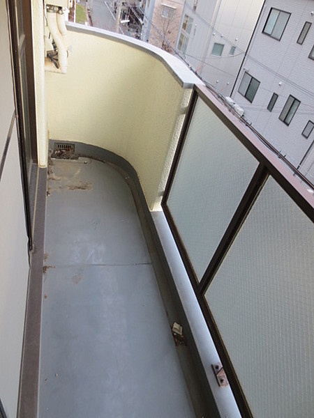 神戸市灘区泉通２丁目の賃貸マンションのバルコニー