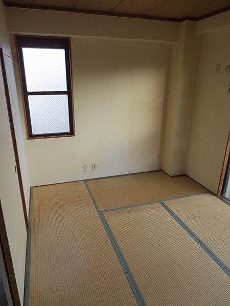 神戸市灘区泉通２丁目の賃貸マンションの居間・リビング