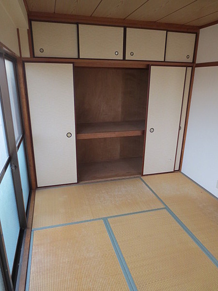 神戸市灘区泉通２丁目の賃貸マンションの居間・リビング