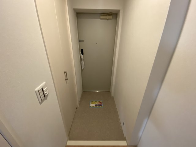 西宮市門戸岡田町の賃貸マンションの玄関