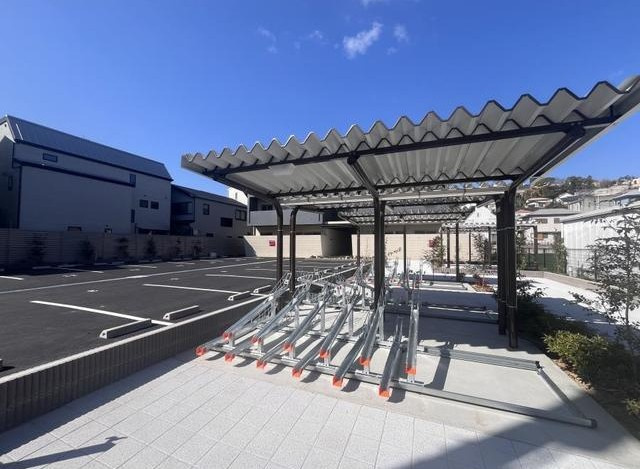西宮市門戸岡田町の賃貸マンションの駐車場