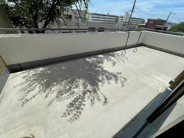西宮市高塚町の賃貸マンションのバルコニー