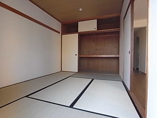 西宮市高塚町の賃貸マンションの居間・リビング