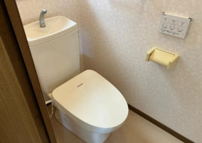 西宮市松生町の賃貸マンションのトイレ