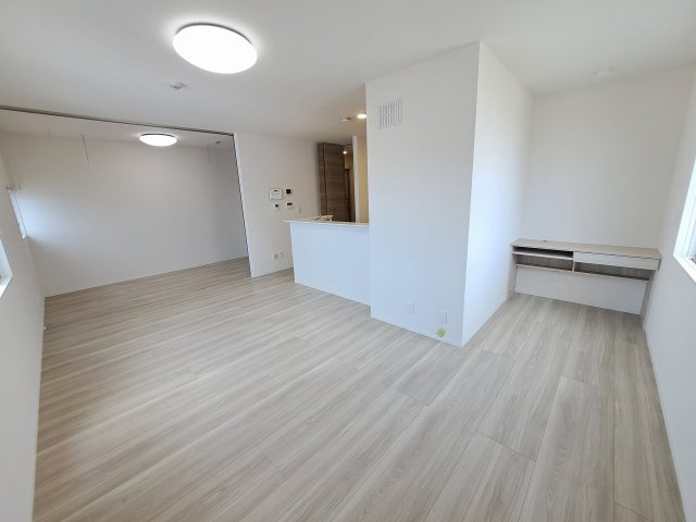 西宮市上甲子園１丁目のアパートの居間・リビング