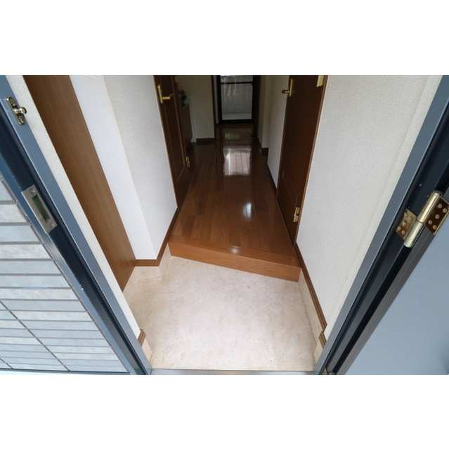 芦屋市松ノ内町の賃貸マンションの玄関