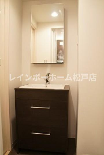 リブリ・クレヨンの独立洗面台