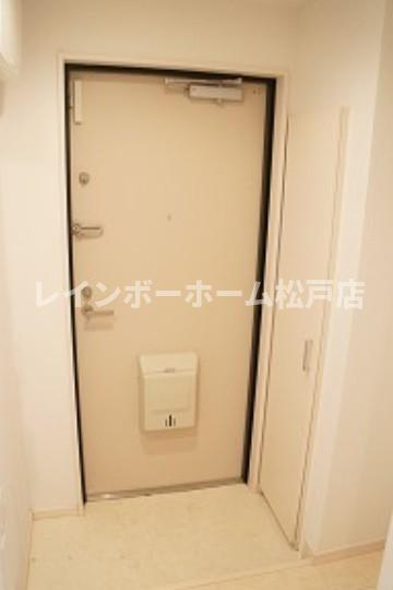 リブリ・クレヨンの玄関