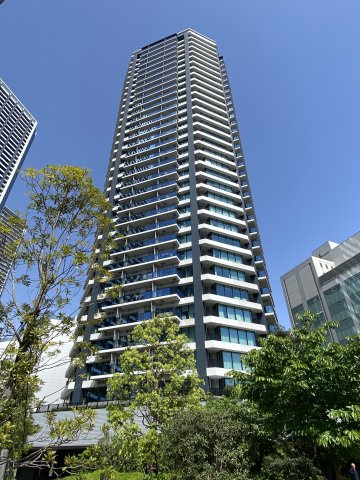 湾岸にそびえ立つ雄大な眺望良好なマンションです。