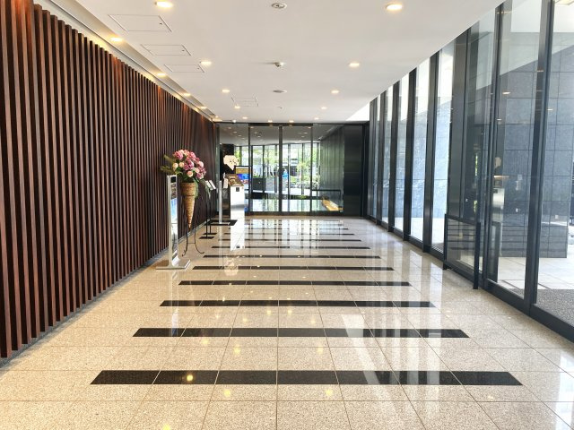 エントランスとエレベーター前にオートロックシステム採用