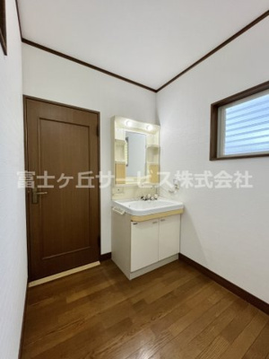 【洗面所】 | 森町大鳥居　中古住宅 | 2Fにも洗面台があります