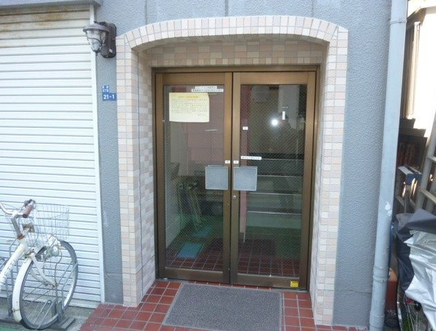 タチカワコーポのエントランス