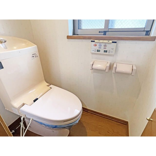 世田谷区上北沢３丁目住宅（０００６０６５）のトイレ|落ち着いたトイレです