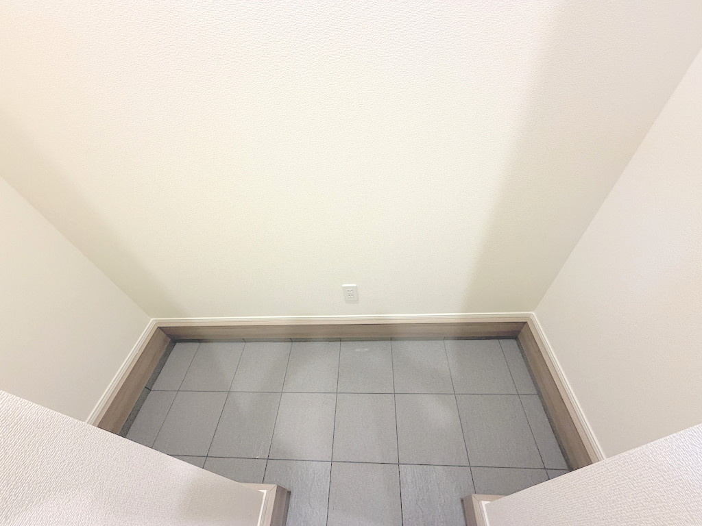 青梅市今寺4丁目の収納|【SIC】靴はもちろん、ベビーカーやアウトドア用品もすっきり収納。玄関が常に片付く人気のシューズインクローゼット。
