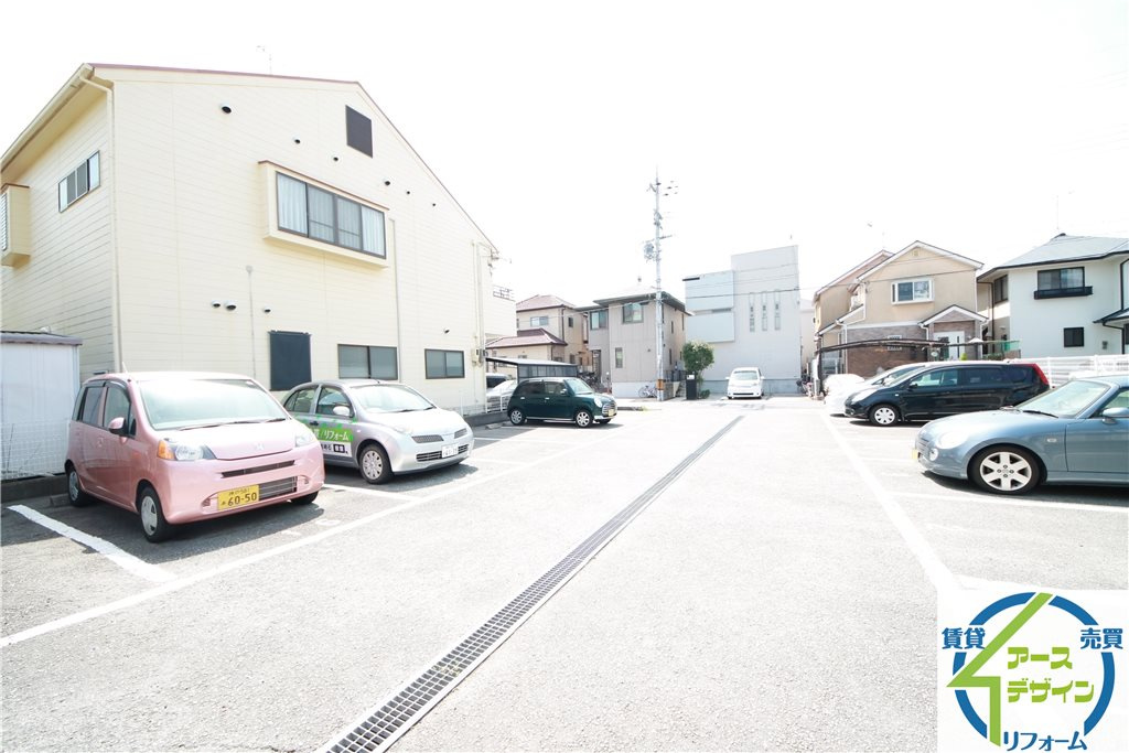 フレグランスリッチの駐車場