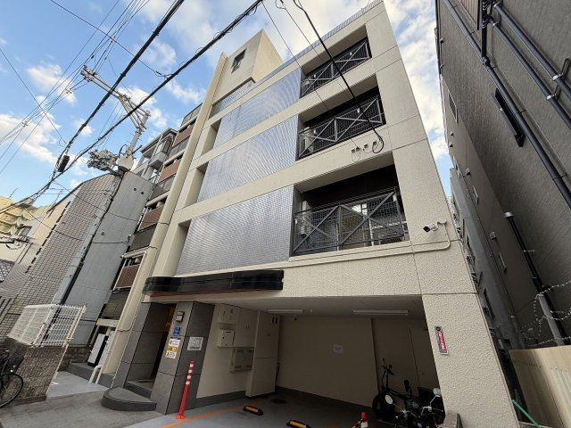 十三ホワイティの外観