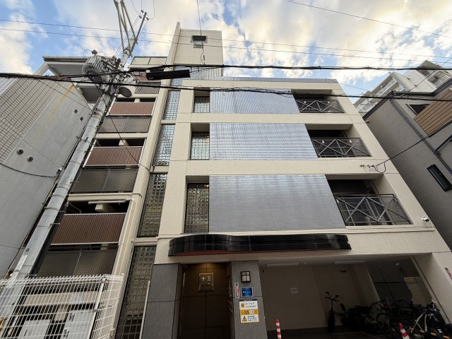 十三ホワイティの外観