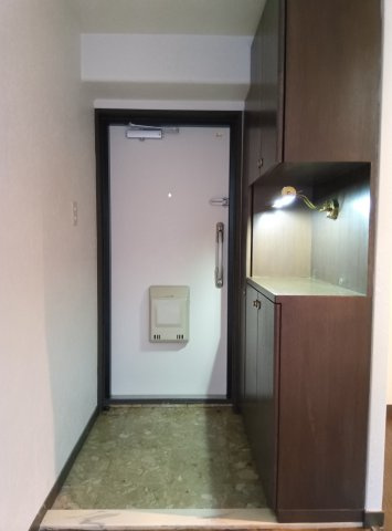 シャルマンコーポ第二谷町の玄関