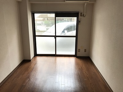 床はフローリング風のクッションフロアです♪