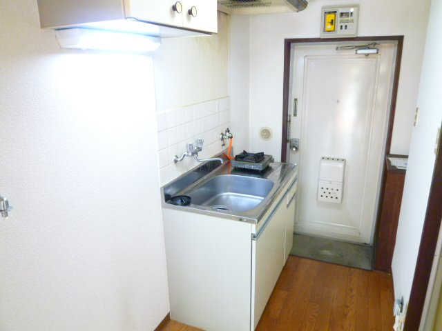 １口ガスコンロ設置可のキッチンです。吊戸棚もございます♪