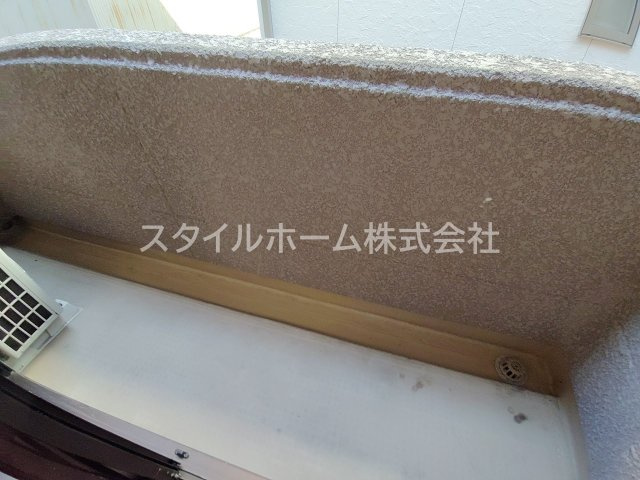 セザンヌ菰口のバルコニー|外からの目が気にならないバルコニーで洗濯物が干せます