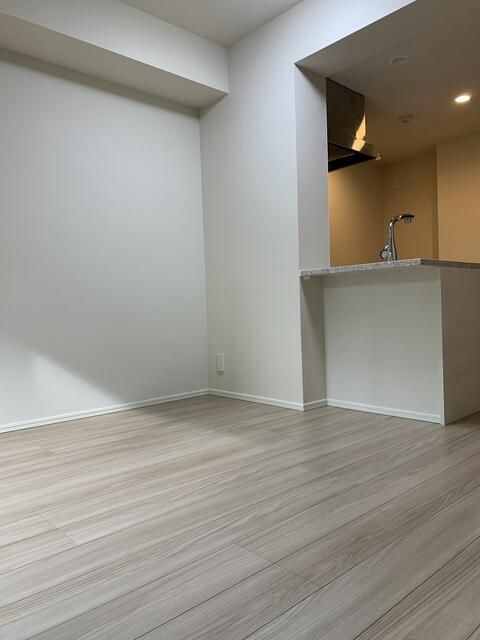 ヴァースクレイシアＩＤＺ下北沢の居間・リビング|ゆったりとした居間です