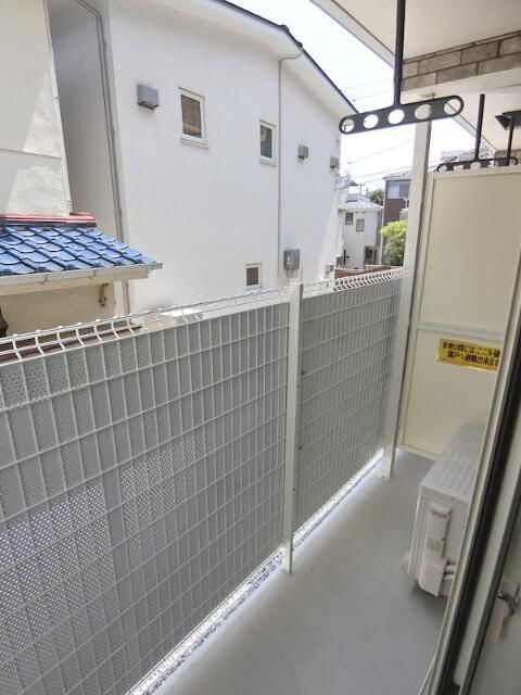 ＱＵＩＥＴ　ＣＲＡＢ　ＨＯＵＳＥ　鶴見寺谷のバルコニー