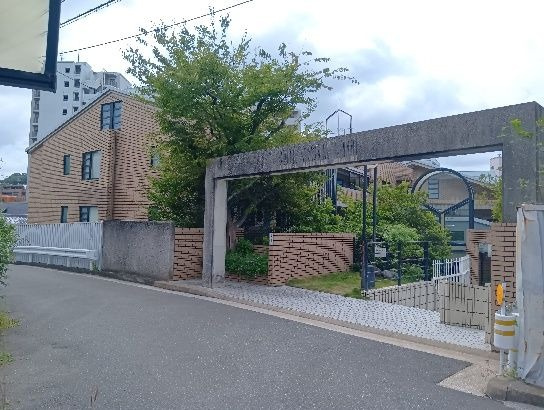 【外観】 | ソレイユ赤坂南 | 桜坂駅まで徒歩6分で天神・博多へのアクセス便利。駐車場に空きがあるのもポイント