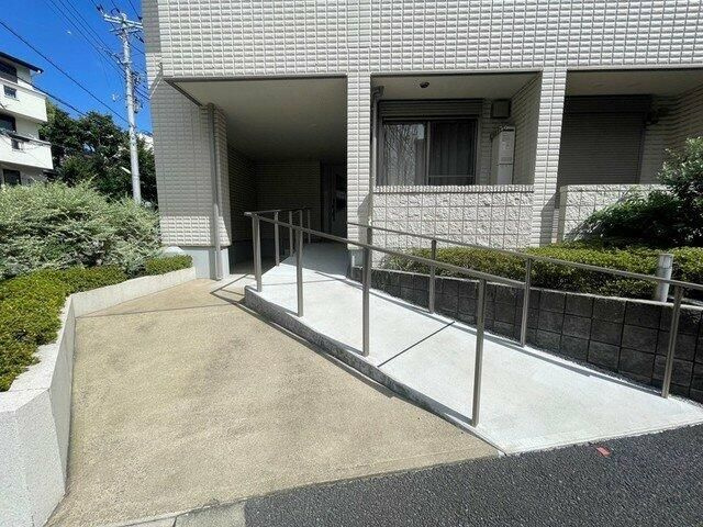 プレミアージュ用賀のエントランス|エントランスです