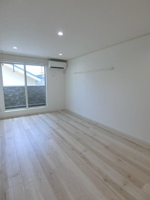 ＱＵＩＥＴ　ＣＲＡＢ　ＨＯＵＳＥ　鶴見寺谷の居間・リビング