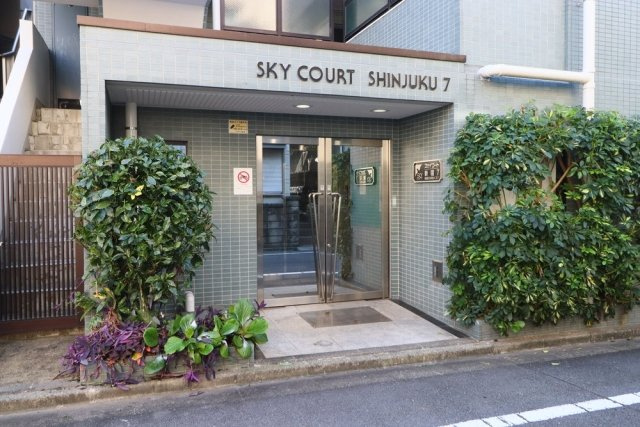 スカイコート新宿第７のエントランス
