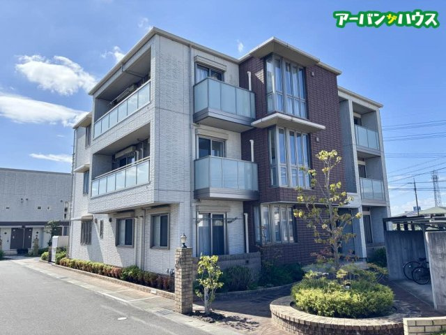 グランブーケA棟の外観