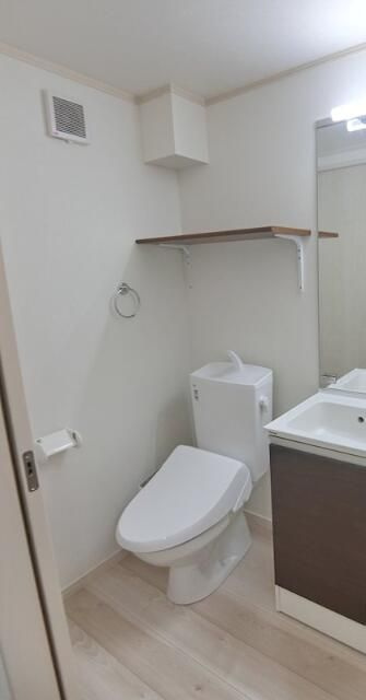 ＱＵＩＥＴ　ＣＲＡＢ　ＨＯＵＳＥ　鶴見寺谷のトイレ