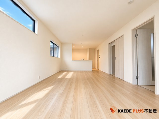 【カエデプラス不動産】彦根市西今町　5期　全3棟の居間・リビング|現地写真（3号棟リビング）9/27　撮影