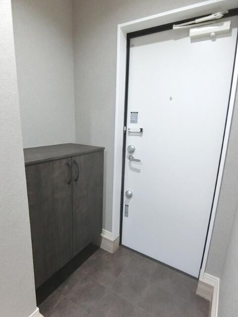 ＱＵＩＥＴ　ＣＲＡＢ　ＨＯＵＳＥ　ＴＯＧＥＴＨＥＲ　石川町（仮）の玄関