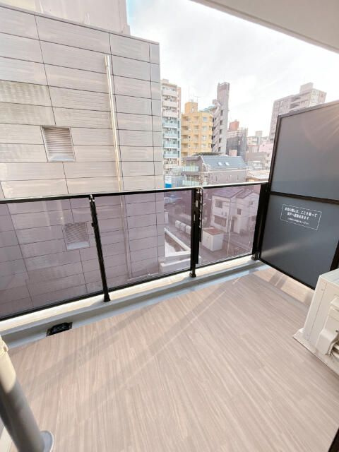 ＢＬＥＳＳ三軒茶屋ＷＥＳＴのバルコニー|お洗濯にも便利なバルコニー付き
