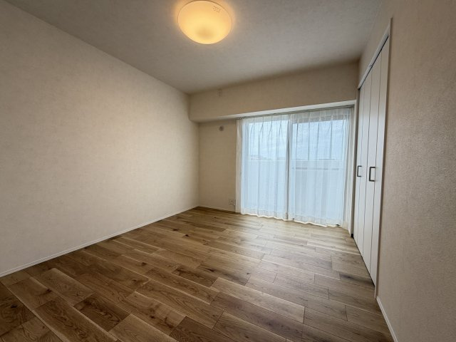 【洋室】 | ライオンズマンションシーサイド今宿 | 全室バルコニーに面しているので明るく開放的です