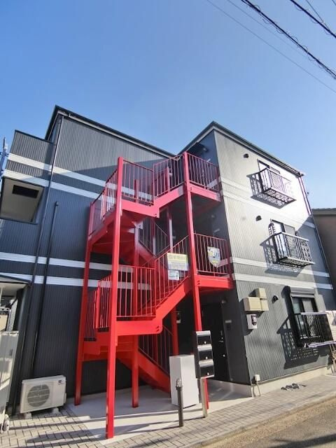ＱＵＩＥＴ　ＣＲＡＢ　ＨＯＵＳＥ　ＴＯＧＥＴＨＥＲ　鶴見小野（仮）の外観