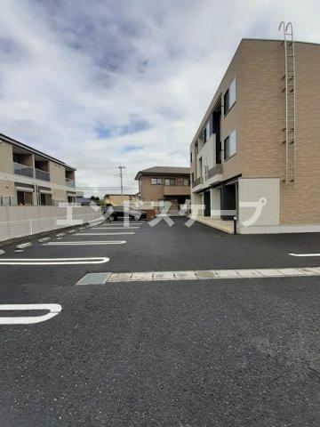 コンフォリアⅠの駐車場|高崎、前橋のお部屋探しはエンドスケープまで！お客様の理想お聞かせ下さい♪