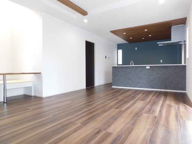 名古屋市緑区藤塚１丁目の新築一戸建の居間・リビング|◇リビング◇　　南面で明るく広いリビング２０．０帖　吹抜マルチスキップ付き♪