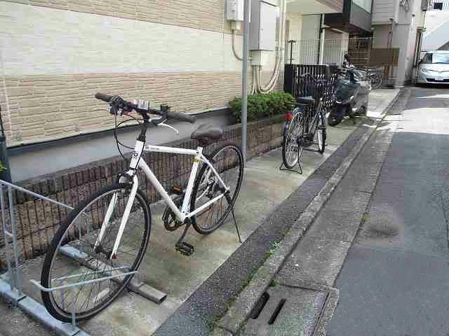 レオパレス池尻大橋の駐車場|カースペースがあります