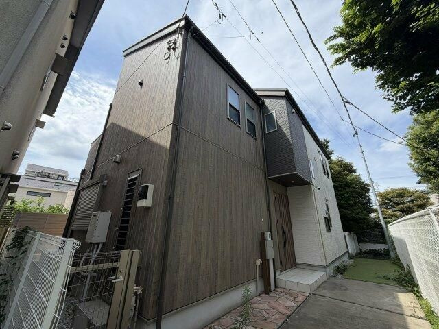 大岡山一丁目貸家の外観|外観は落ち着いています
