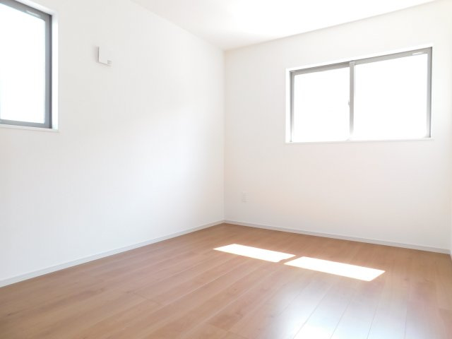 名古屋市南区外山１丁目の新築一戸建の洋室|◇洋室◇　　南面を含む２面採光で明るい洋室６．０帖　クローゼット完備！