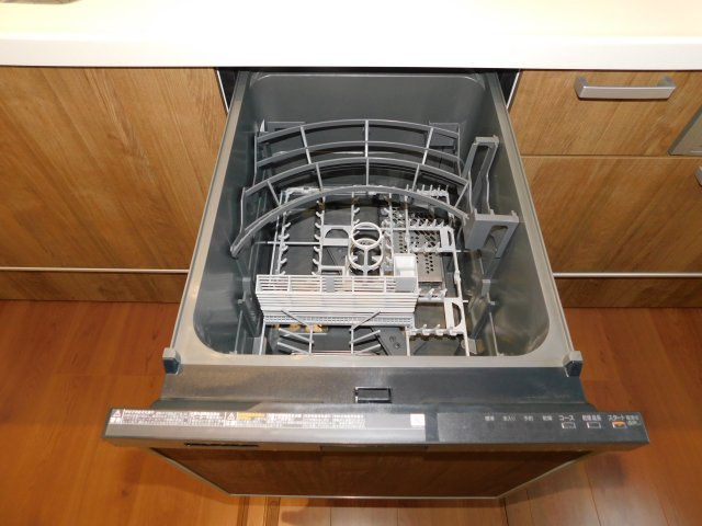 名古屋市南区外山１丁目の新築一戸建のキッチン|◇食洗機◇　　家事の時短になる便利な食洗機付き！
