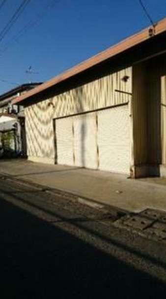川崎市高津区明津の倉庫の外観